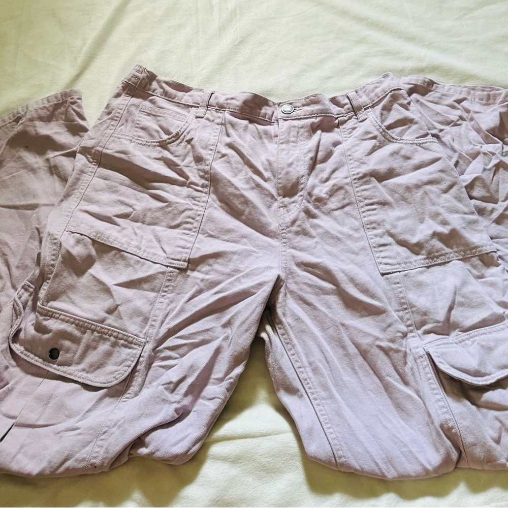Casual Cargo Shorts in Light Pink
